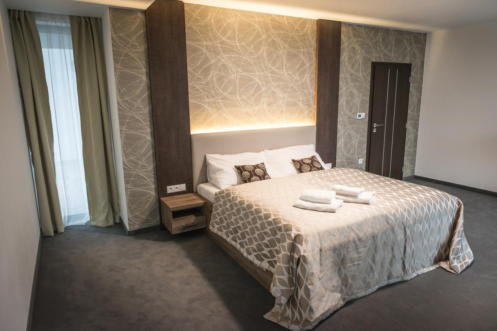 Guest House Frizzante ตูร์เชียนสเก เจปลิตเซ ภายนอก รูปภาพ